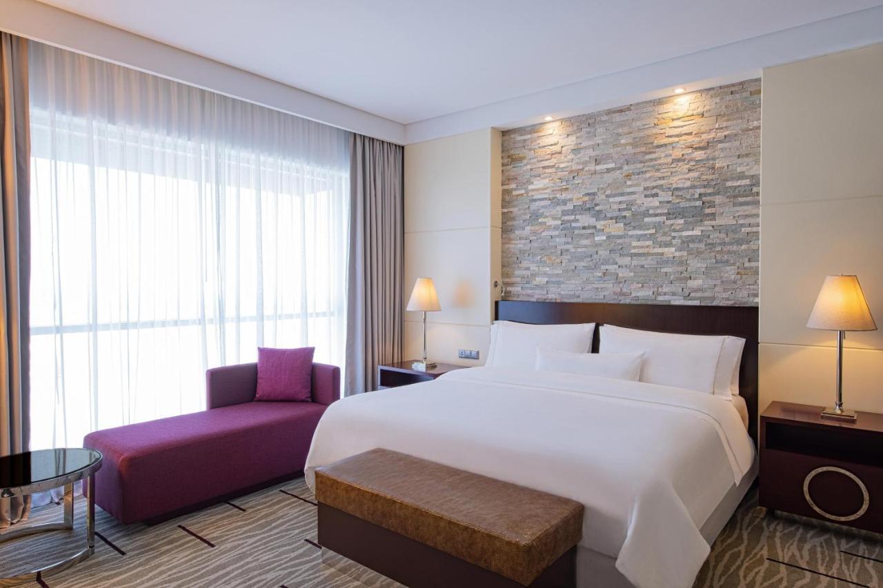 The Westin City Centre Bahrain Manama Exterior photo A guest room at the Westin Maldives