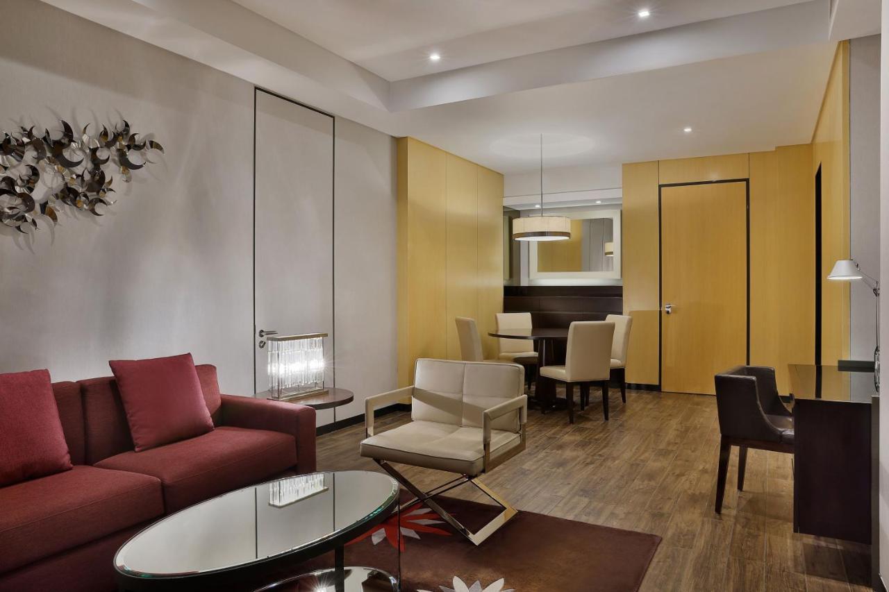 The Westin City Centre Bahrain Manama Exterior photo A suite at the hotel
