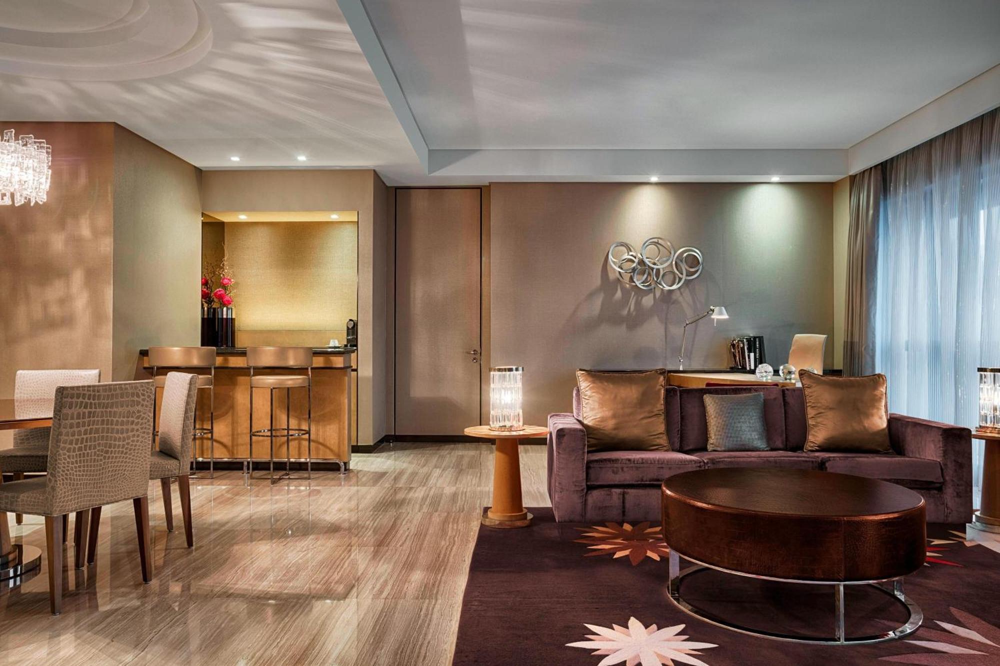 The Westin City Centre Bahrain Manama Exterior photo A suite at the hotel